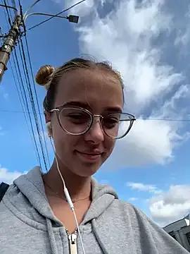 enjoy_my_beauty from StripChat is Freechat