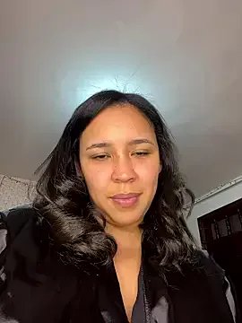 Esmerald_1111 from StripChat