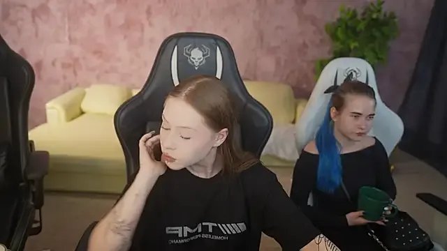 Esmie_Smile from StripChat