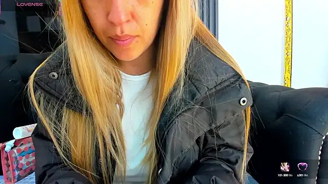 EvaaLovia1 from StripChat