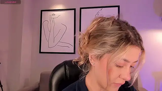 EveBensonX from StripChat