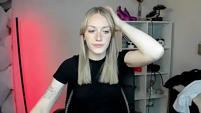  EvelynBlond chat room