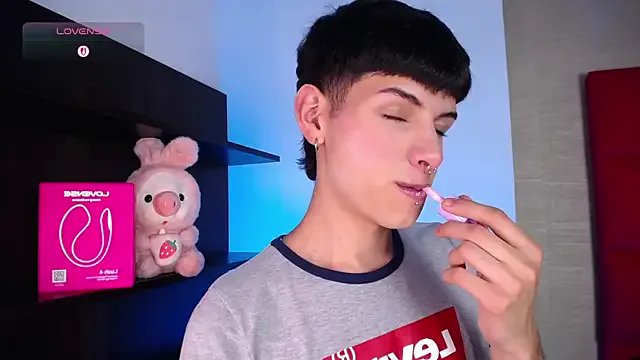  Ezra_Storm chat room