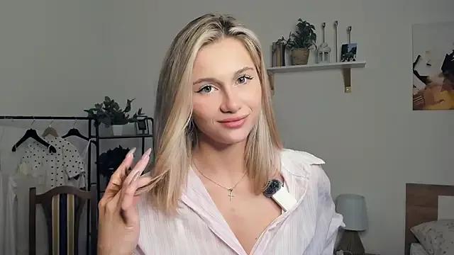 FaaBinaa from StripChat