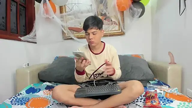 Felipe_Cold from StripChat