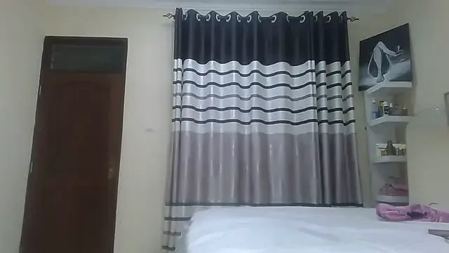 Fine_assie from StripChat