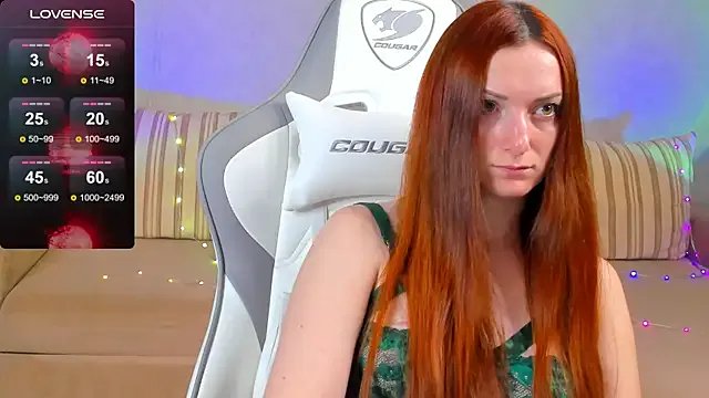 FlamyGold from StripChat