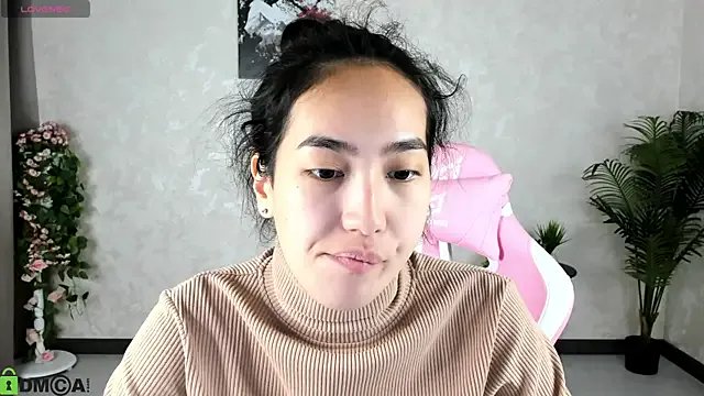 FlirtyAura from StripChat