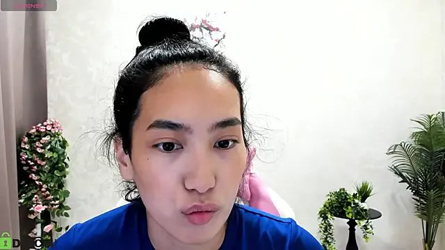 FlirtyAura from StripChat