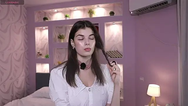 FloraDobb from StripChat