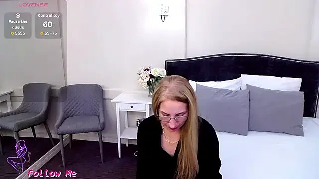 FoxyRamona from StripChat