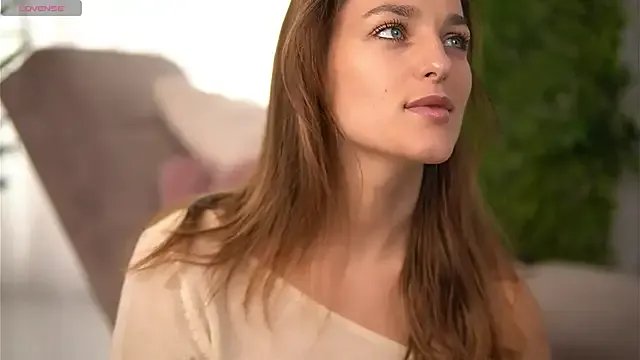 FreyaHeart from StripChat