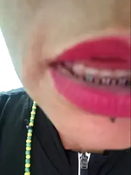 gatadeojosclaros from StripChat