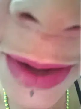 gatadeojosclaros from StripChat