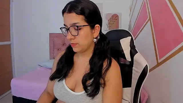 GiaCutee from StripChat