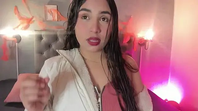 GiannaSlimJB from StripChat