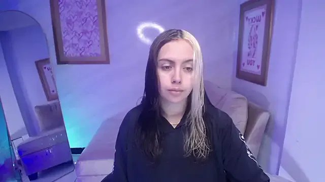 Hela_v from StripChat