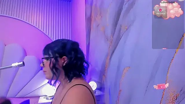 hinata_dolly from StripChat