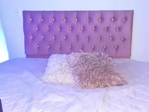 HollyEvanz from StripChat