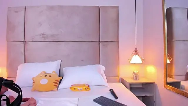 isabel_sofiaa from StripChat