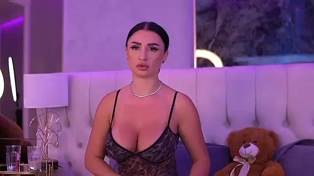 IsabelleHunt from StripChat is Freechat