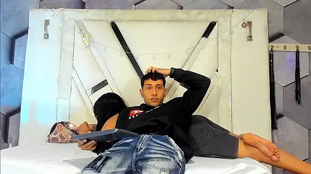  JamesAndHannah chat room