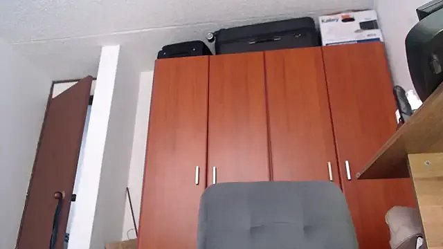 Juls_winter_ from StripChat