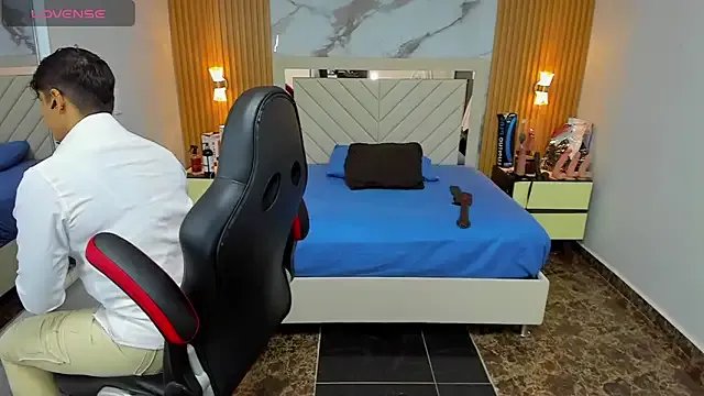 KAROLLJONES1 from StripChat