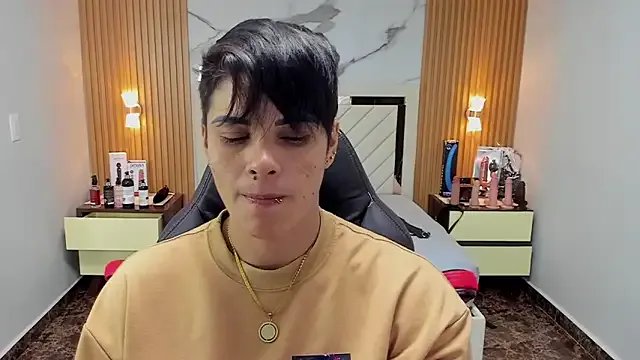 KAROLLJONES1 from StripChat