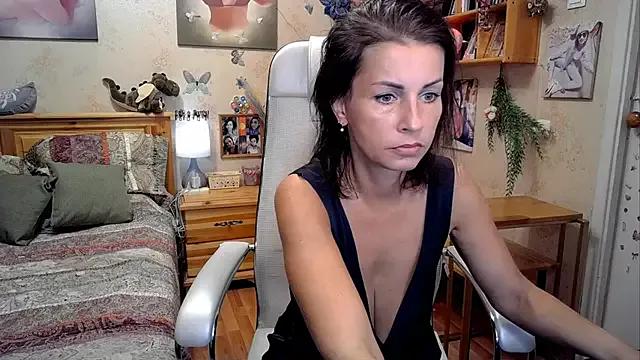 Kendra_Mom from StripChat is Freechat