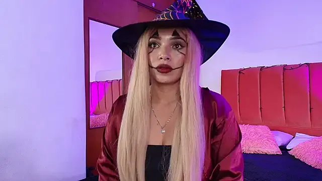 Kiaraa88 from StripChat