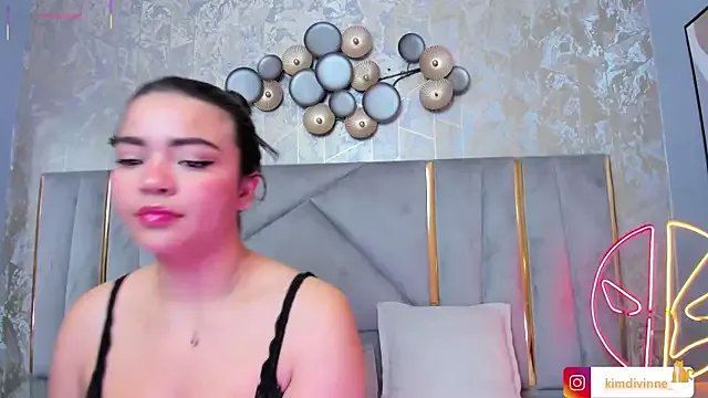 KimDevinne from StripChat