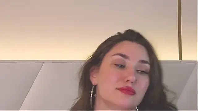 KiraBarlows from StripChat