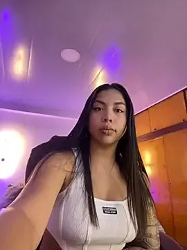 kloe28 from StripChat