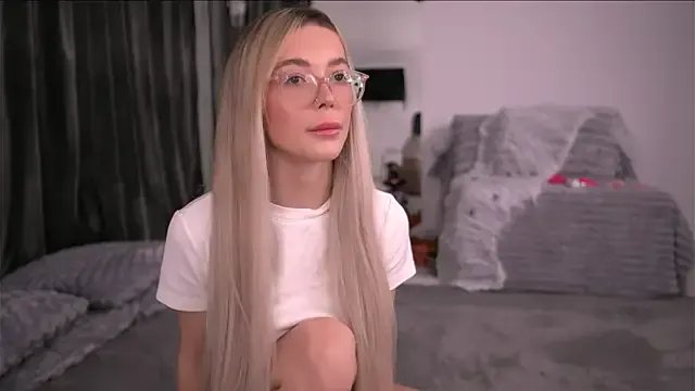 KylieJoyce from StripChat