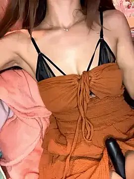 LaPetitechienne1 from StripChat