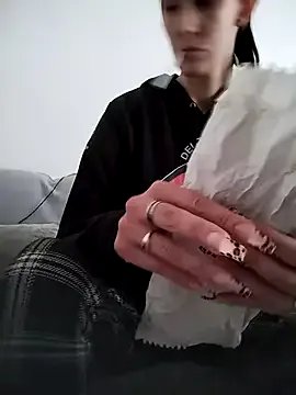 Laura_Ati from StripChat