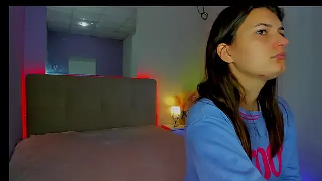 Laura_Leee from StripChat