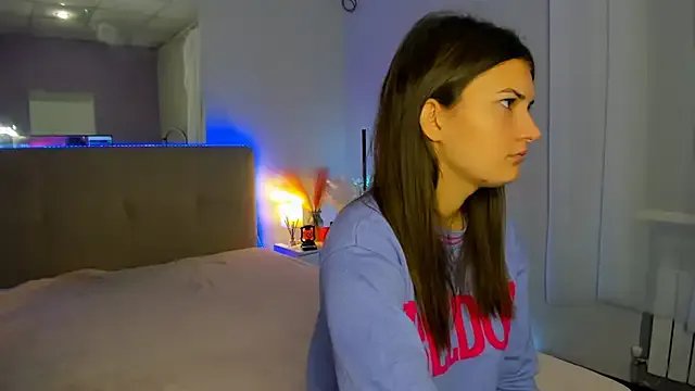 Laura_Leee from StripChat