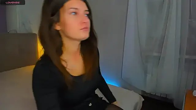 Laura_Leee from StripChat