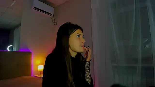 Laura_Leee from StripChat