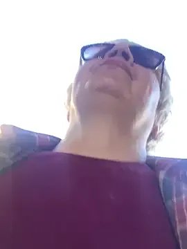 Laura_Millf from StripChat