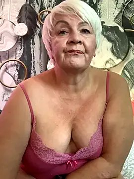 Laura_Millf from StripChat