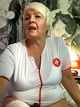 Laura_Millf from StripChat