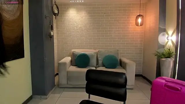  LaurentConnor chat room