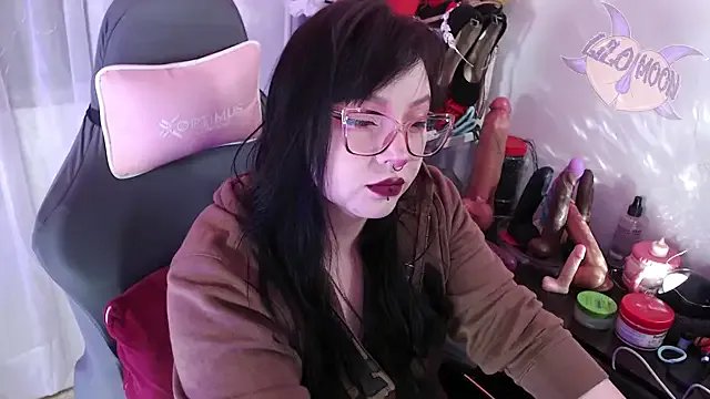 LiloMoon69 from StripChat