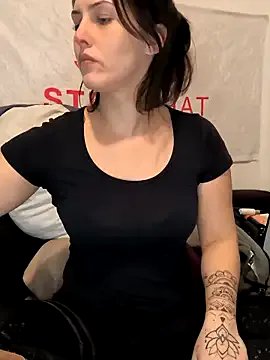 Linalicious from StripChat