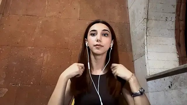 LinaMour from StripChat