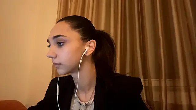 LinaMour from StripChat