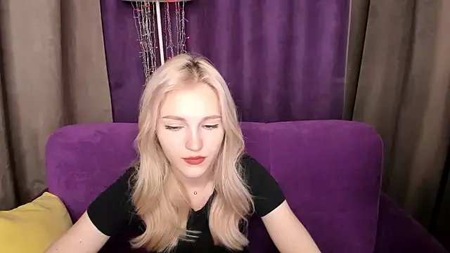 LisaFoxyMe from StripChat